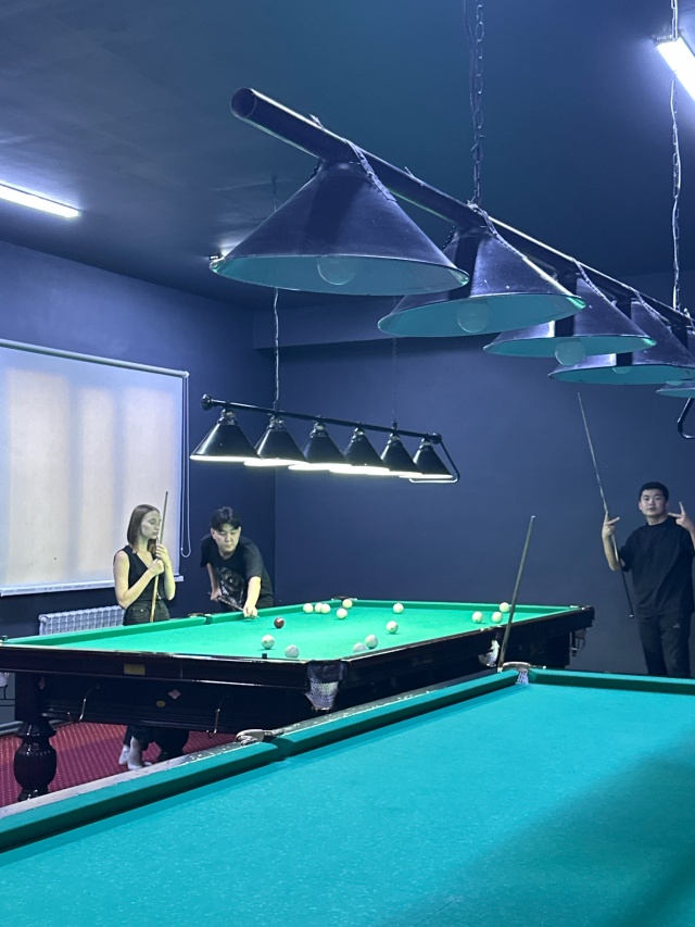 Света Букинаның барлық салмағымен порно видеосы Интернетте BDSM пирсингі