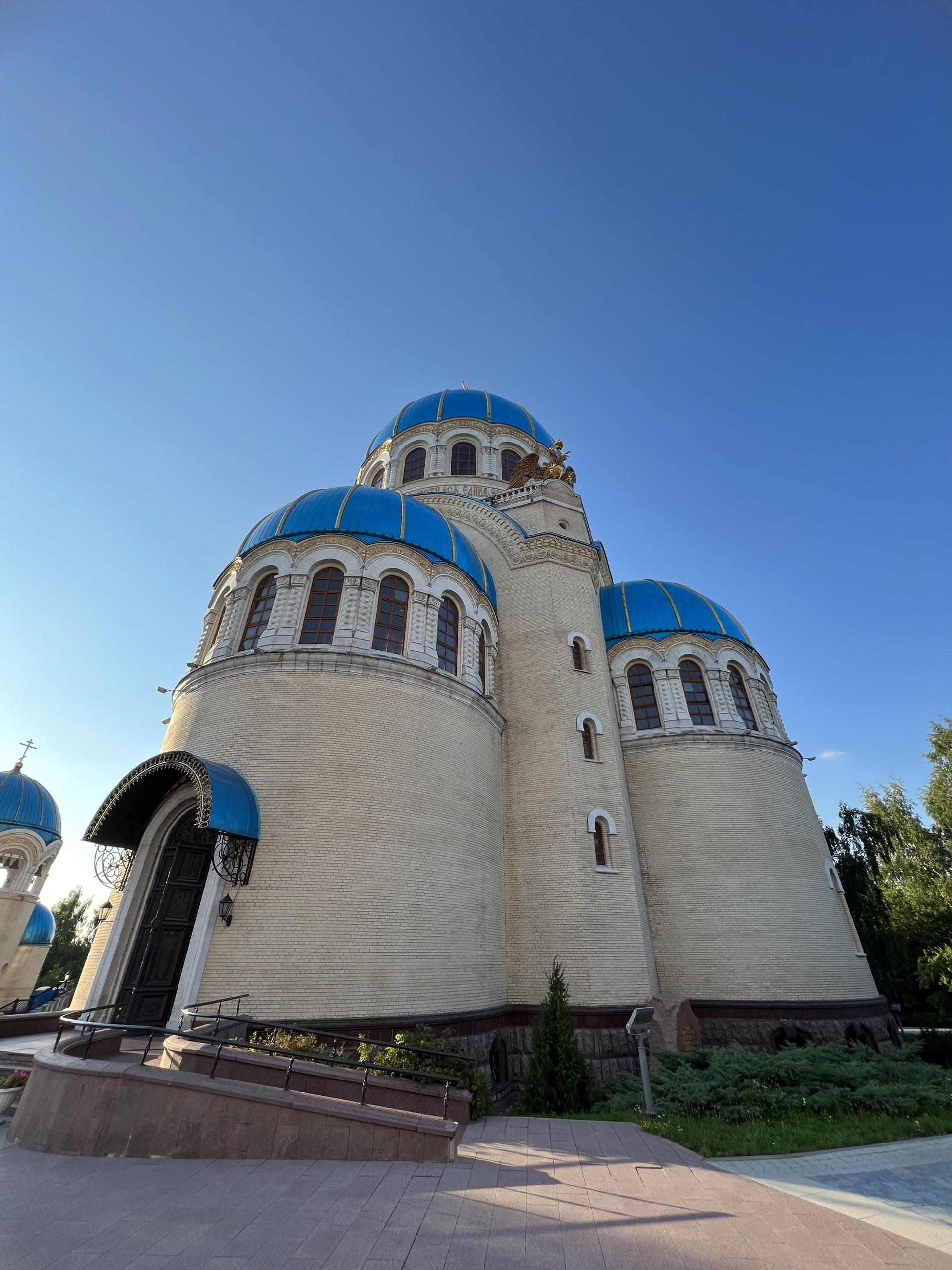 Храм Троицы Живоначальной в Орехово-Борисово, Парк Борисовские Пруды,  Каширское шоссе, 61а, Москва — 2ГИС