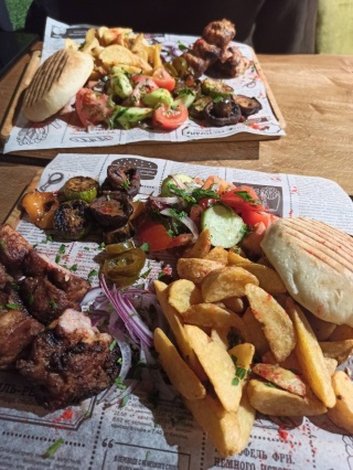 золотой мангал. золотой мангал владикавказ на пожарского телефон. мангал на ватутина владикавказ. золотой мангал владикавказ.