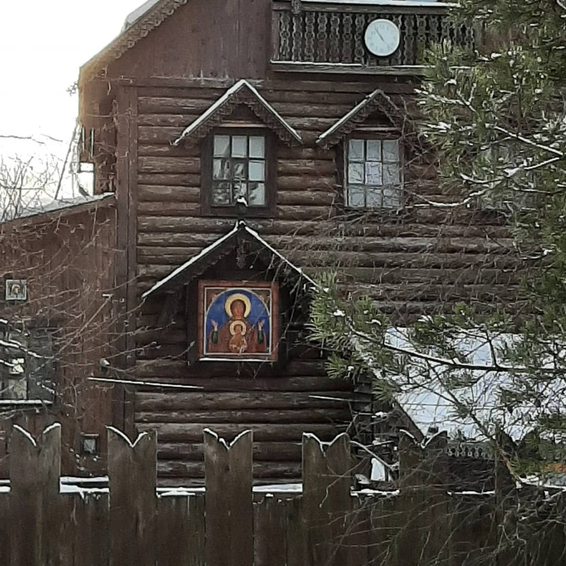 Дом-мастерская русского иконописца, Ромашковая улица, 16, д. Брёхово — 2ГИС