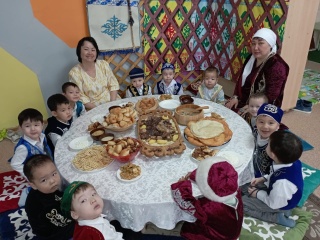 Көптеген еркектер, ол жалғыз блять Жасырын камерада түкті кисканы жалау