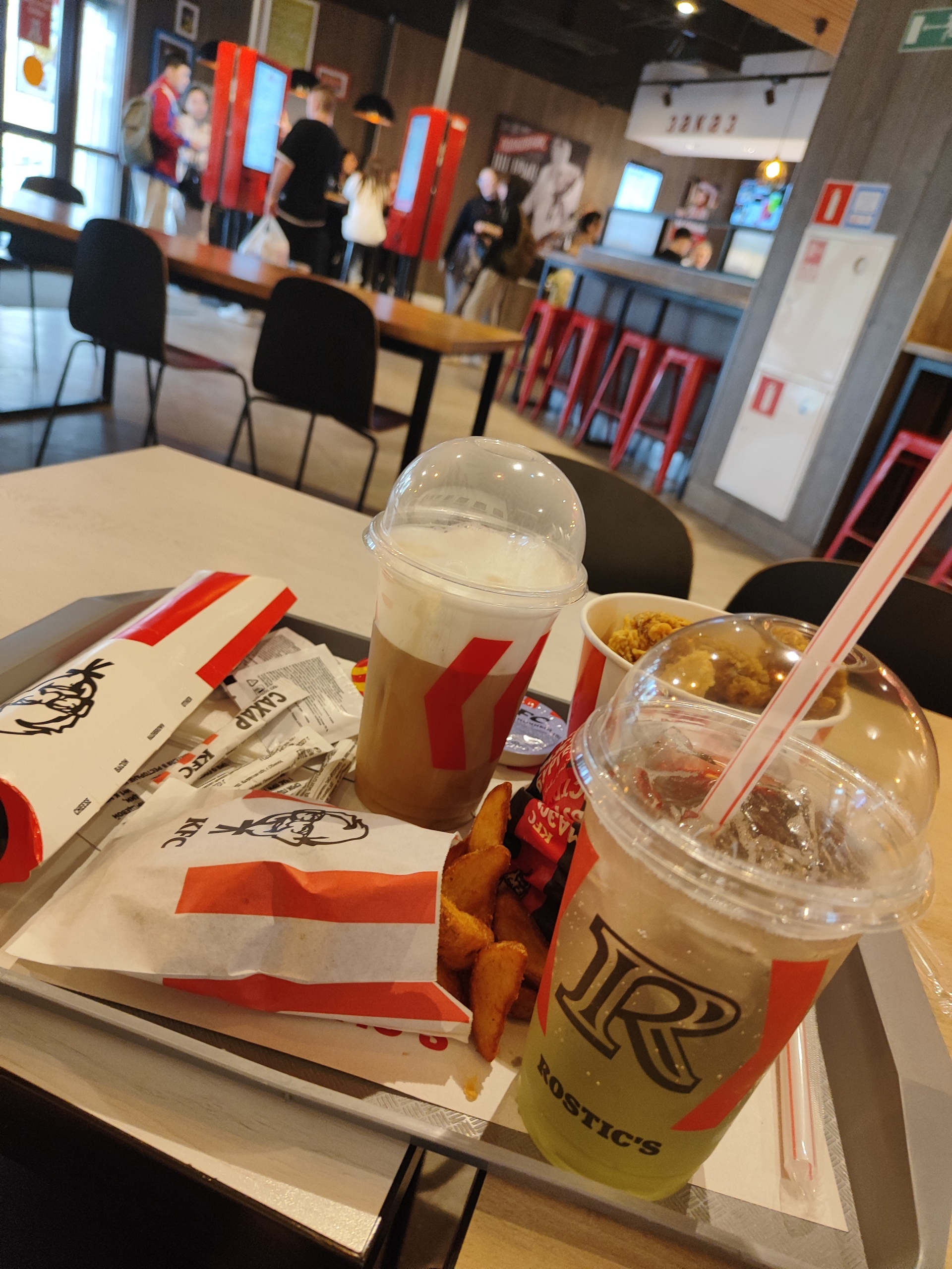 KFC, ресторан быстрого обслуживания, ТРЦ Мега, 50 лет Октября улица, 61,  Благовещенск — 2ГИС