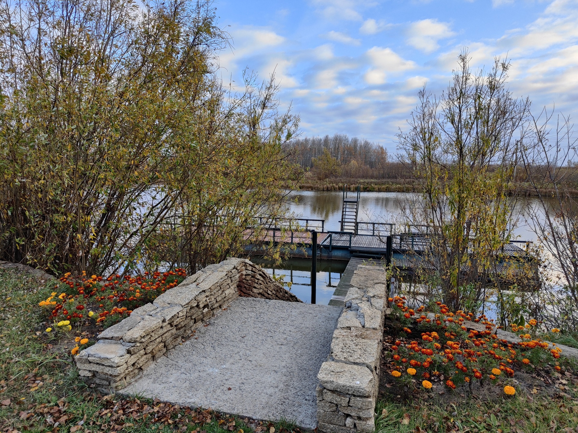 Солнечный остров, база отдыха, Солнечная, 1, д. Криводанова — 2ГИС