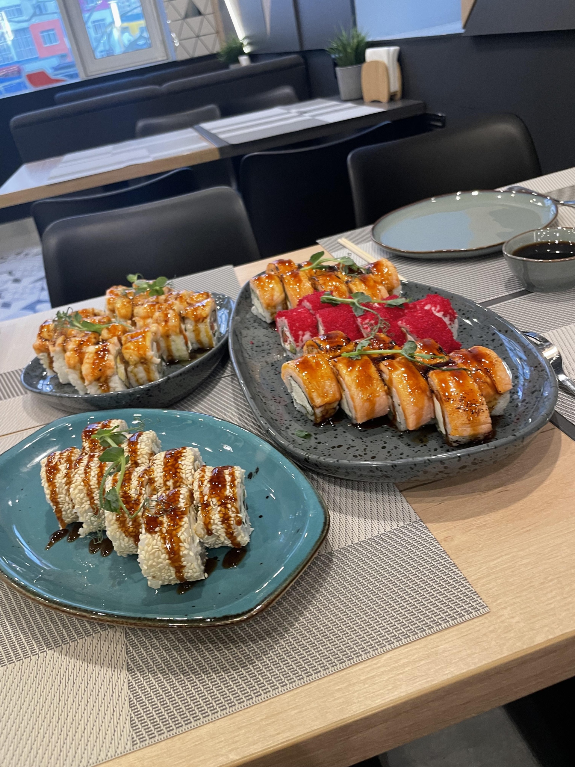 Для любителей вкусных роллов сеть суши-маркетов Magic Roll приготовила отличну | Instagram