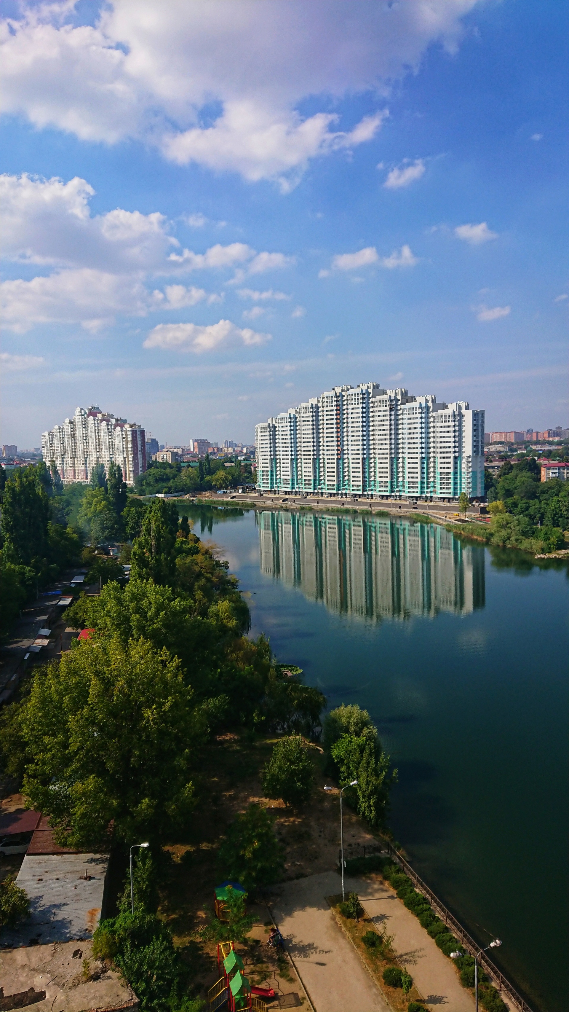 Дом у озера, жилой комплекс, улица Селезнёва, 104/1, Краснодар — 2ГИС