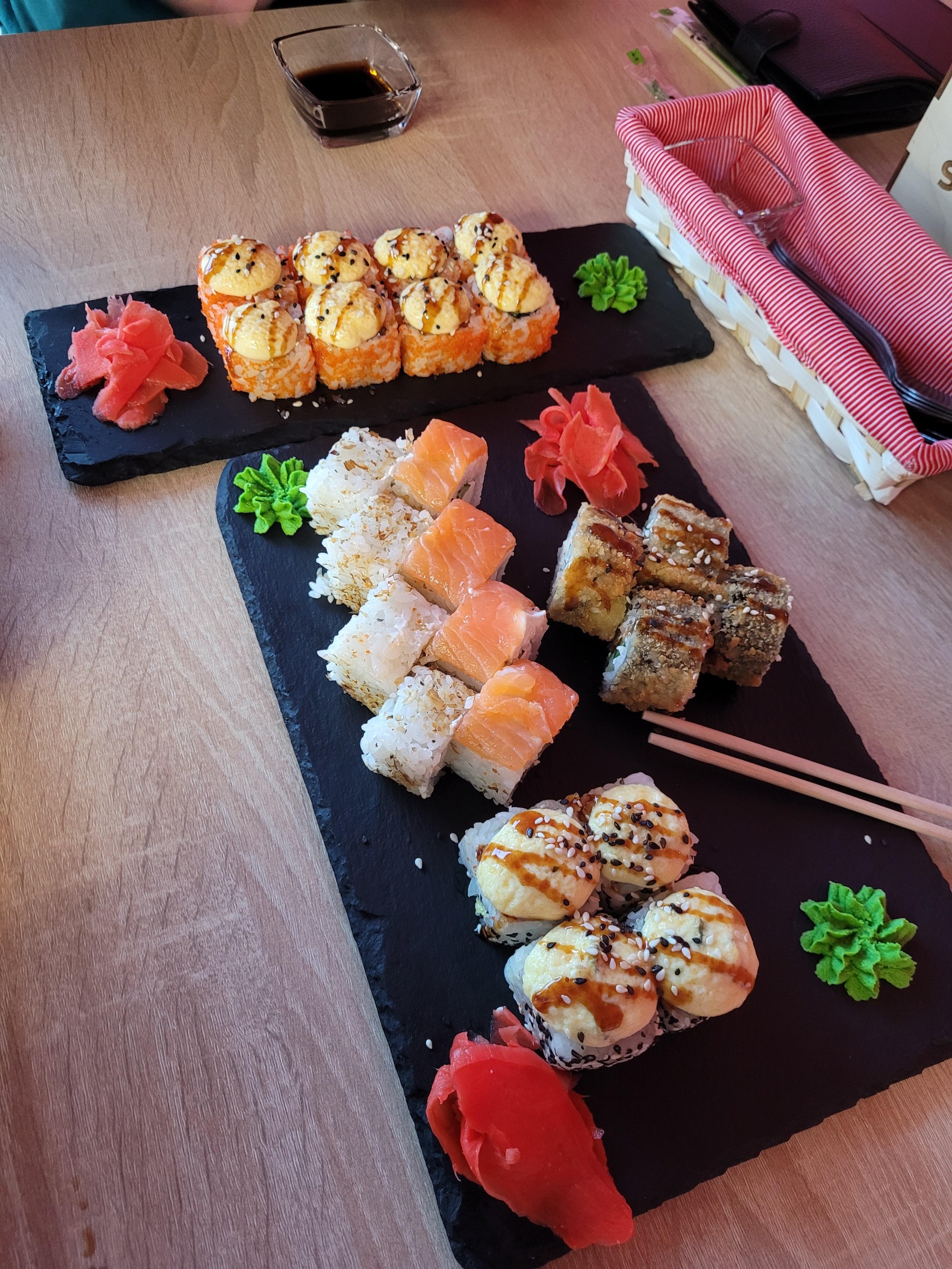 Sushi Moji, служба доставки суши и роллов, проспект Мира, 84в, Нижнекамск —  2ГИС