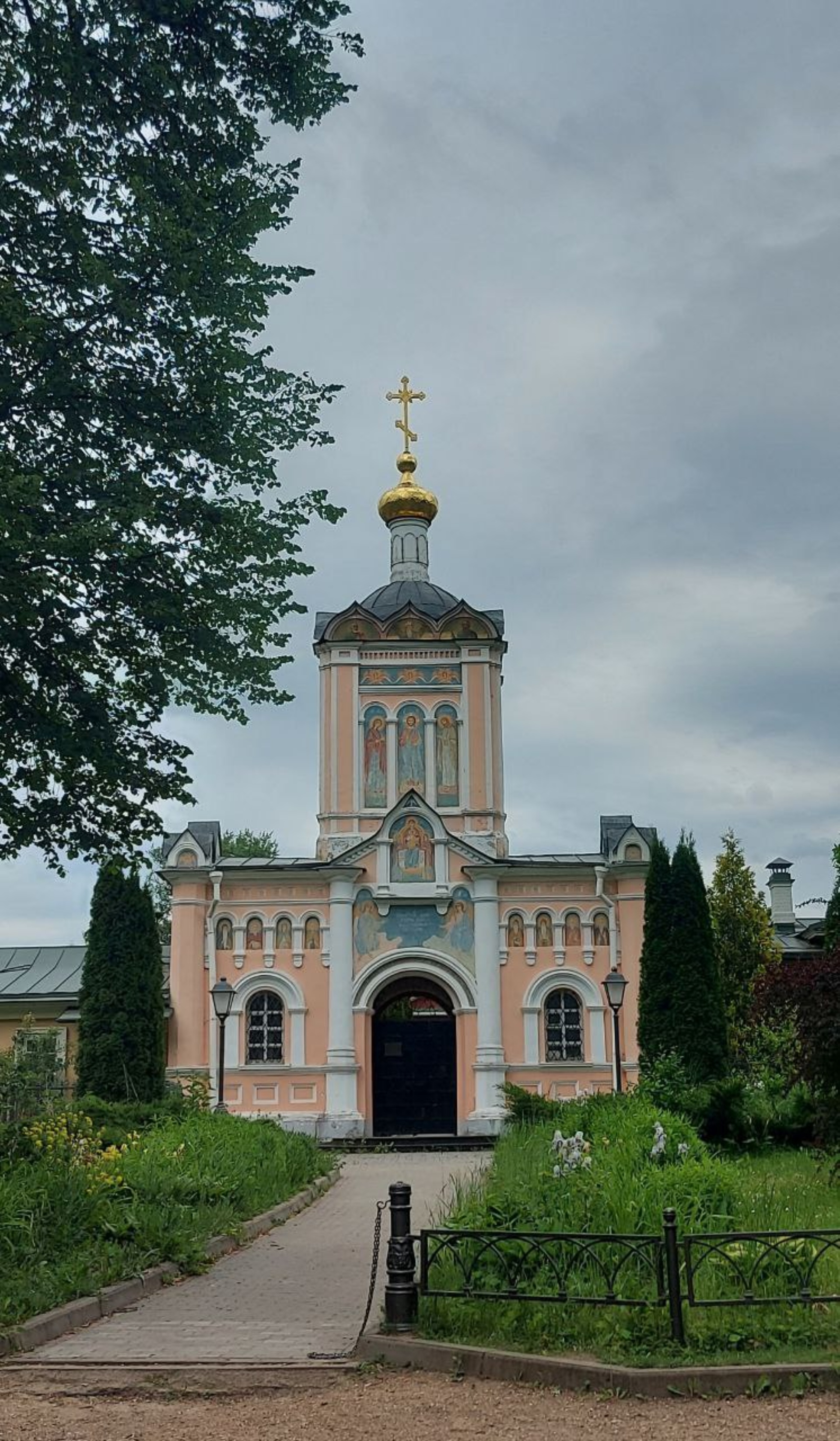 Храм Святых Первоверховных Апостолов Петра и Павла в Ясеневе,  Новоясеневский проспект, 42 к7, Москва — 2ГИС