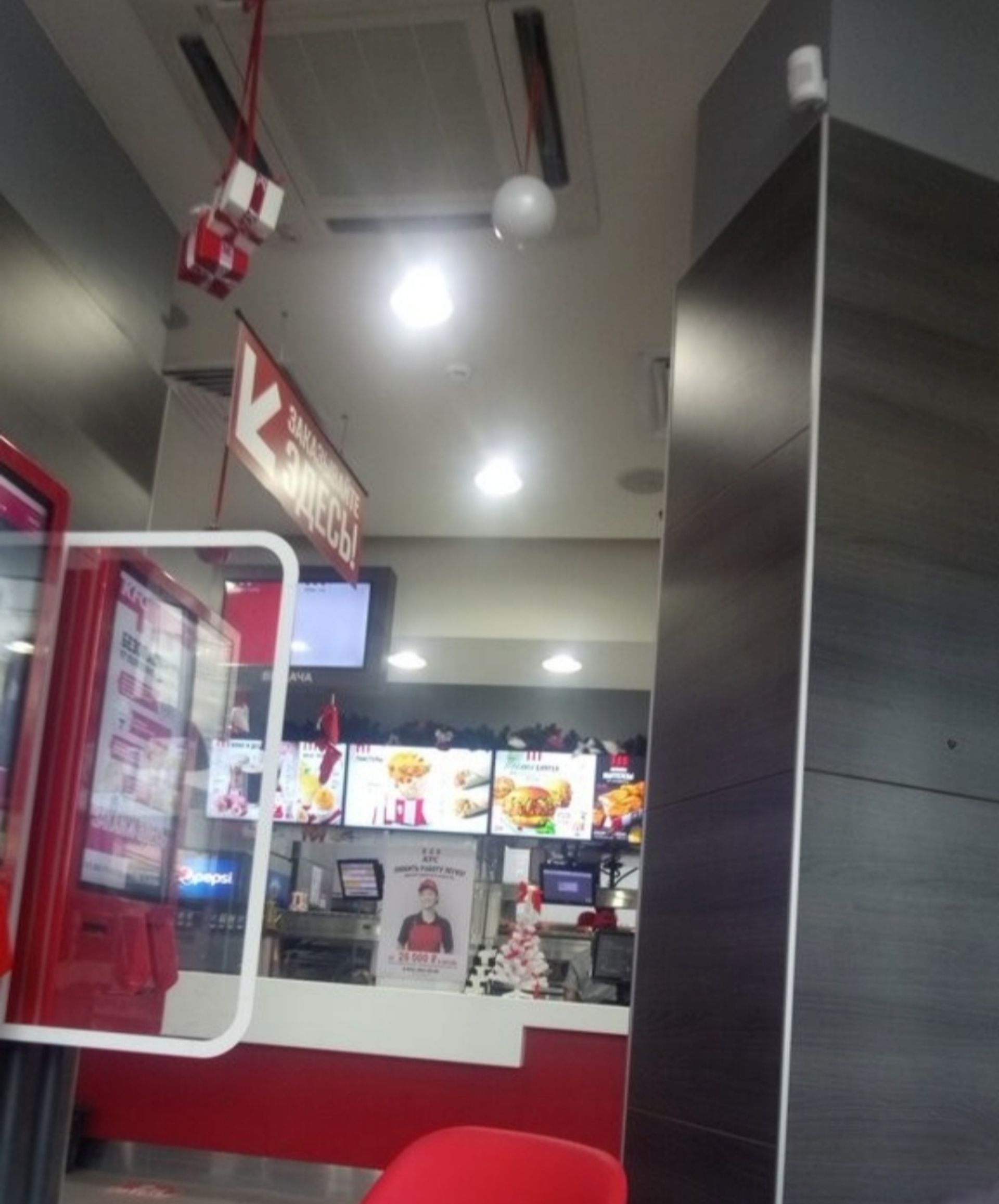 KFC, ресторан быстрого обслуживания, ТРК Луговая, Луговая улица, 18,  Владивосток — 2ГИС