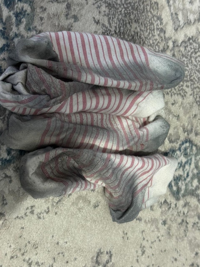 Мен шұлық киіп жүрмін