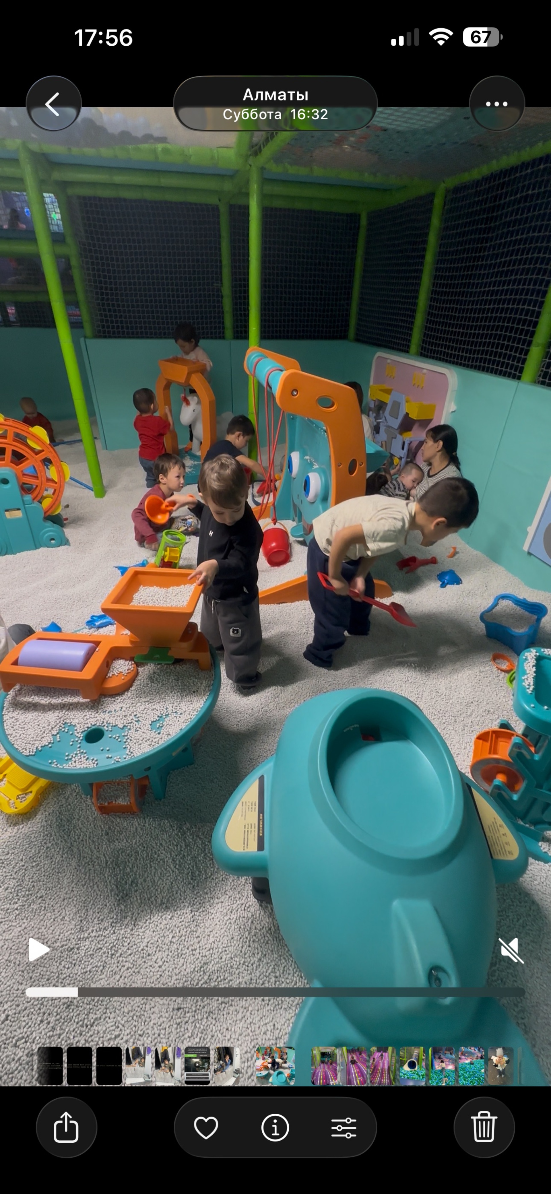 Иесі мен құлдың кискасын жалауы Жалаңаш еркек атақты модельдер