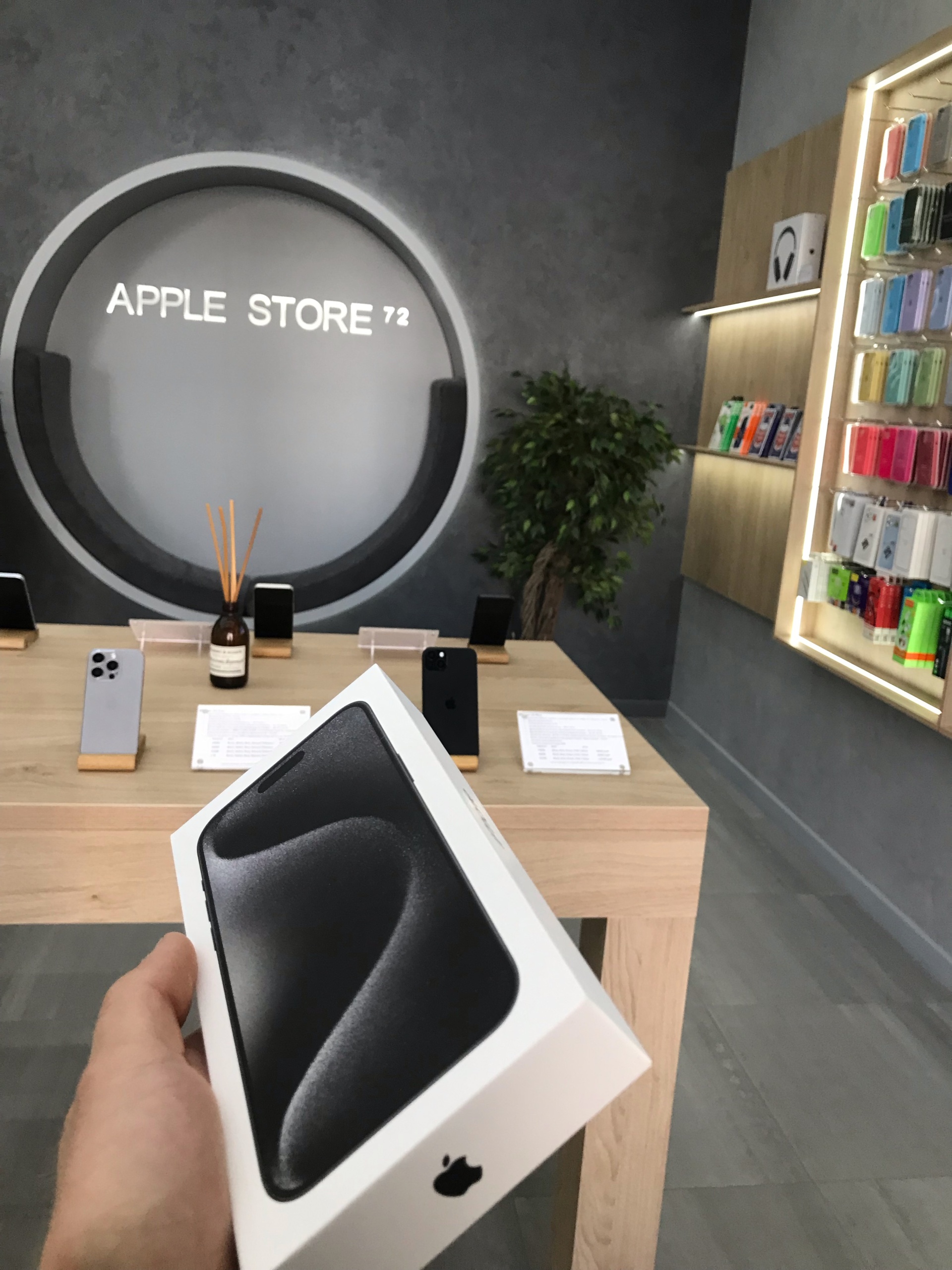 Apple Store72, магазин оригинальной техники, улица Фармана Салманова, 16,  Тюмень — 2ГИС