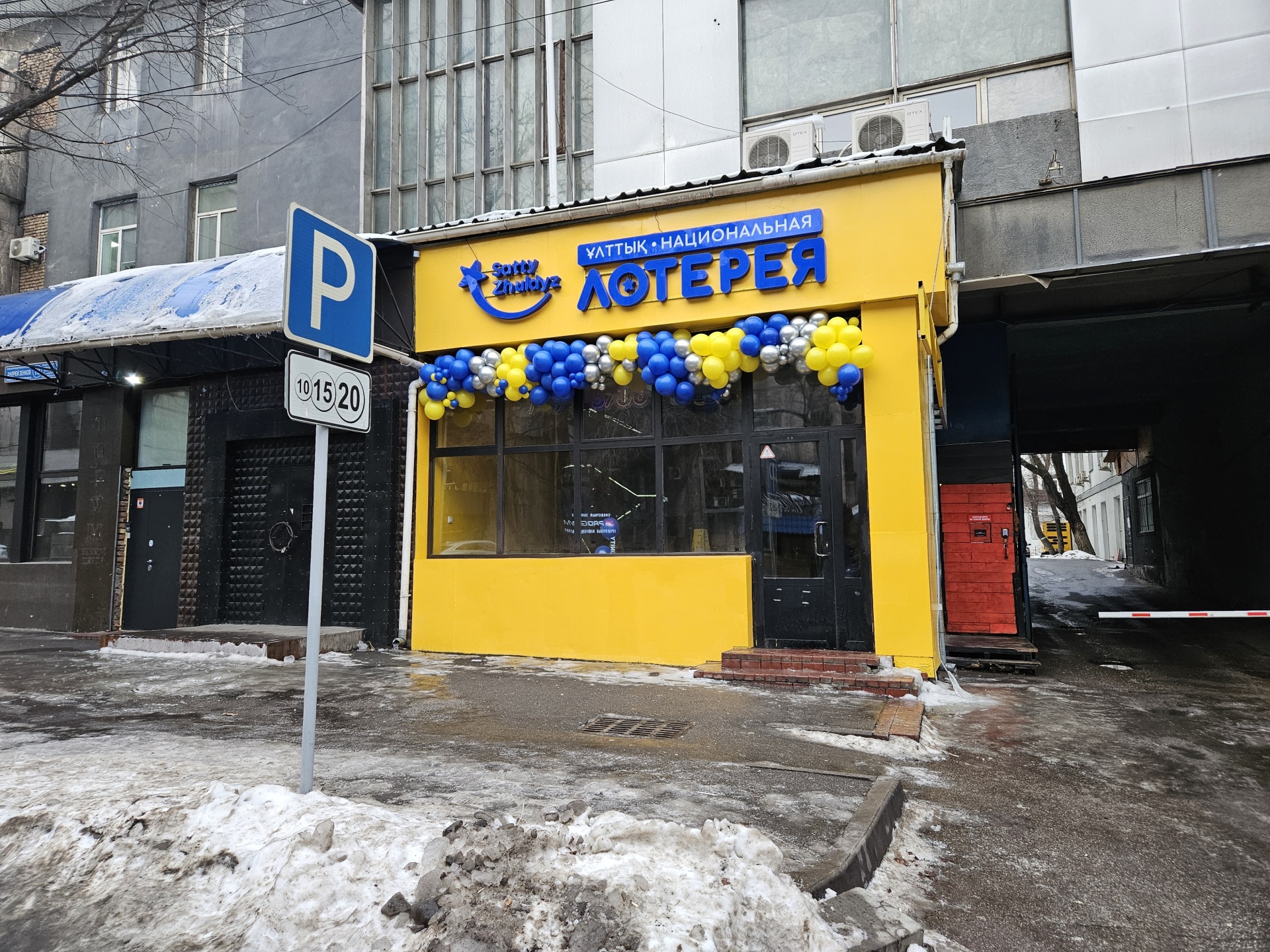 Ұйықтап жатқан қыздың сексін қараңыз