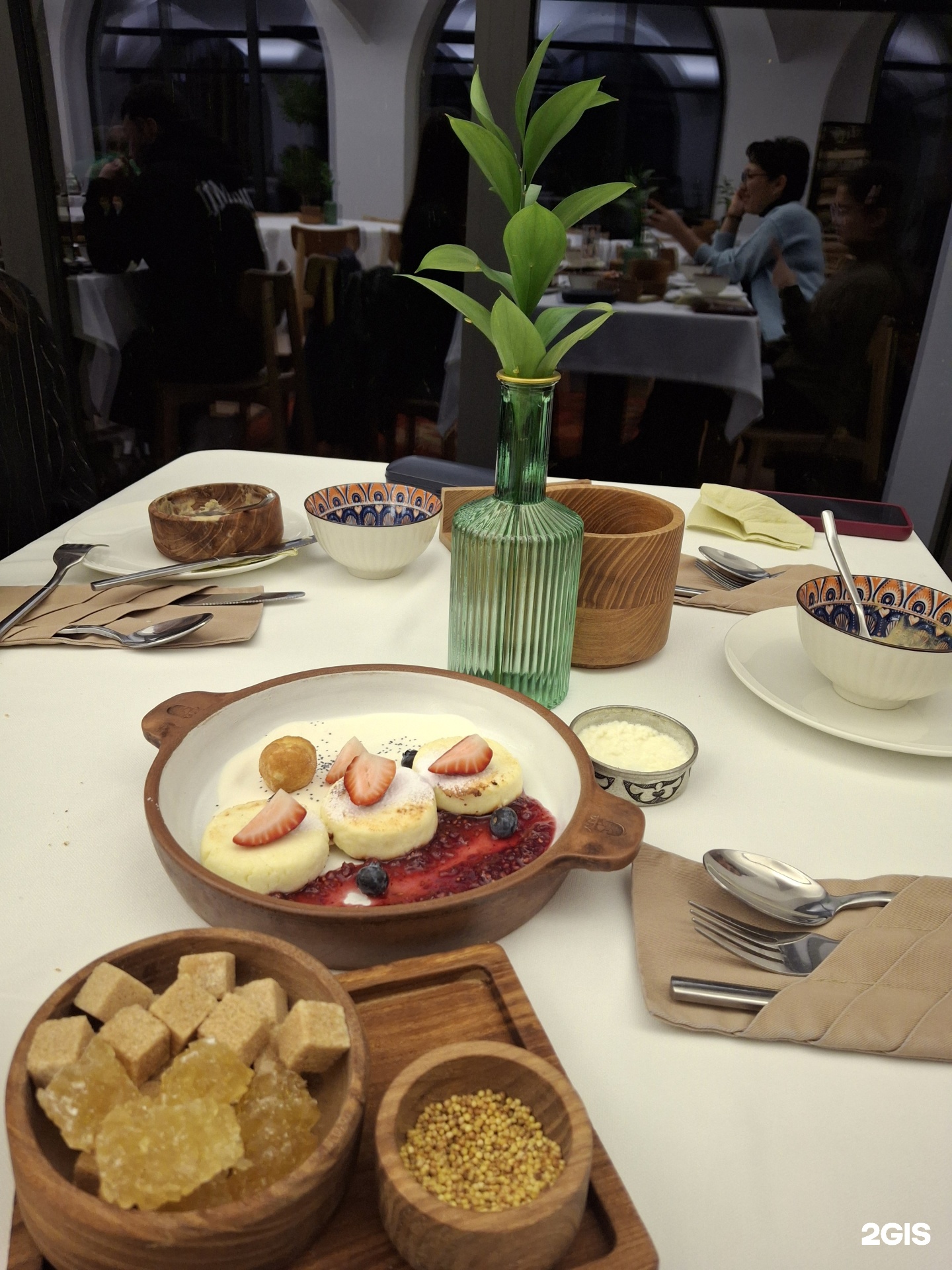 Гей жігіт аузына үлкен кончил алады (порно)