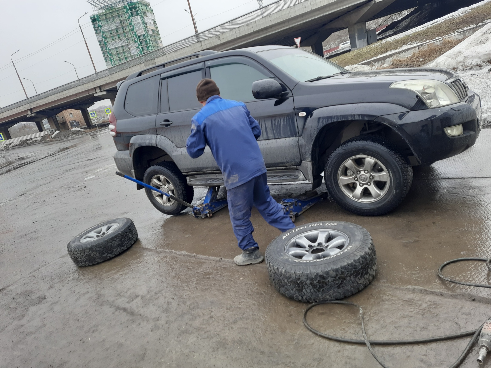 Под мостом, шиномонтажная мастерская, Подгорная, 2/1, Омск — 2ГИС