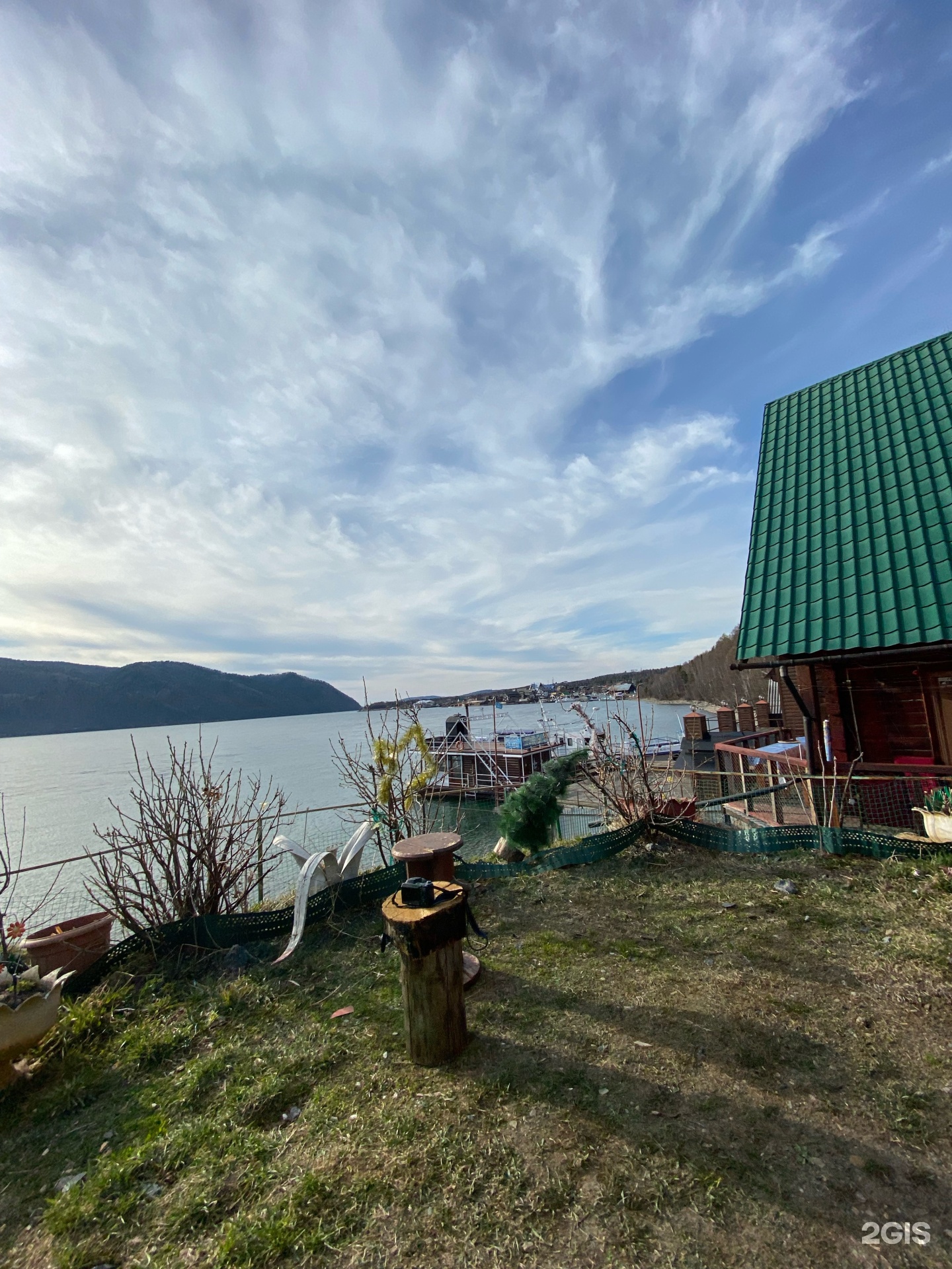 Holiday home vostorg, гостевой дом, Октябрьская, 15а, рп. Листвянка — 2ГИС