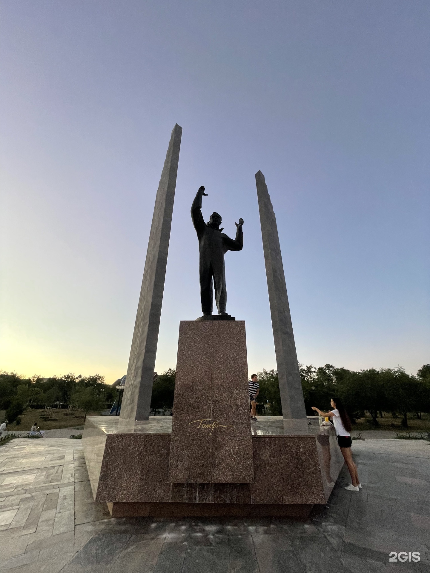 Памятник Гагарину В Оренбурге Фото
