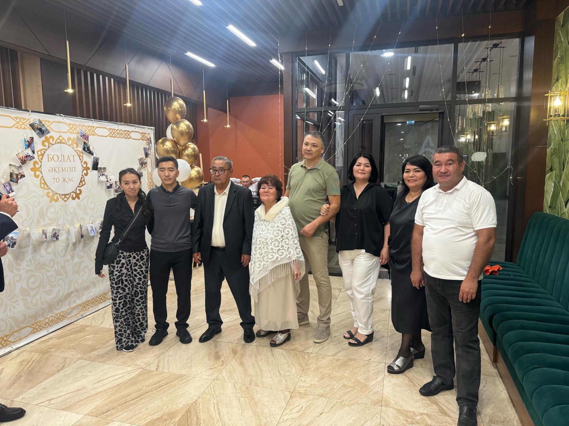 Мәскеуде көтерме косметика - planeta-wm.ru сайтында Төсекте жетілген жалаңаш әйелдер