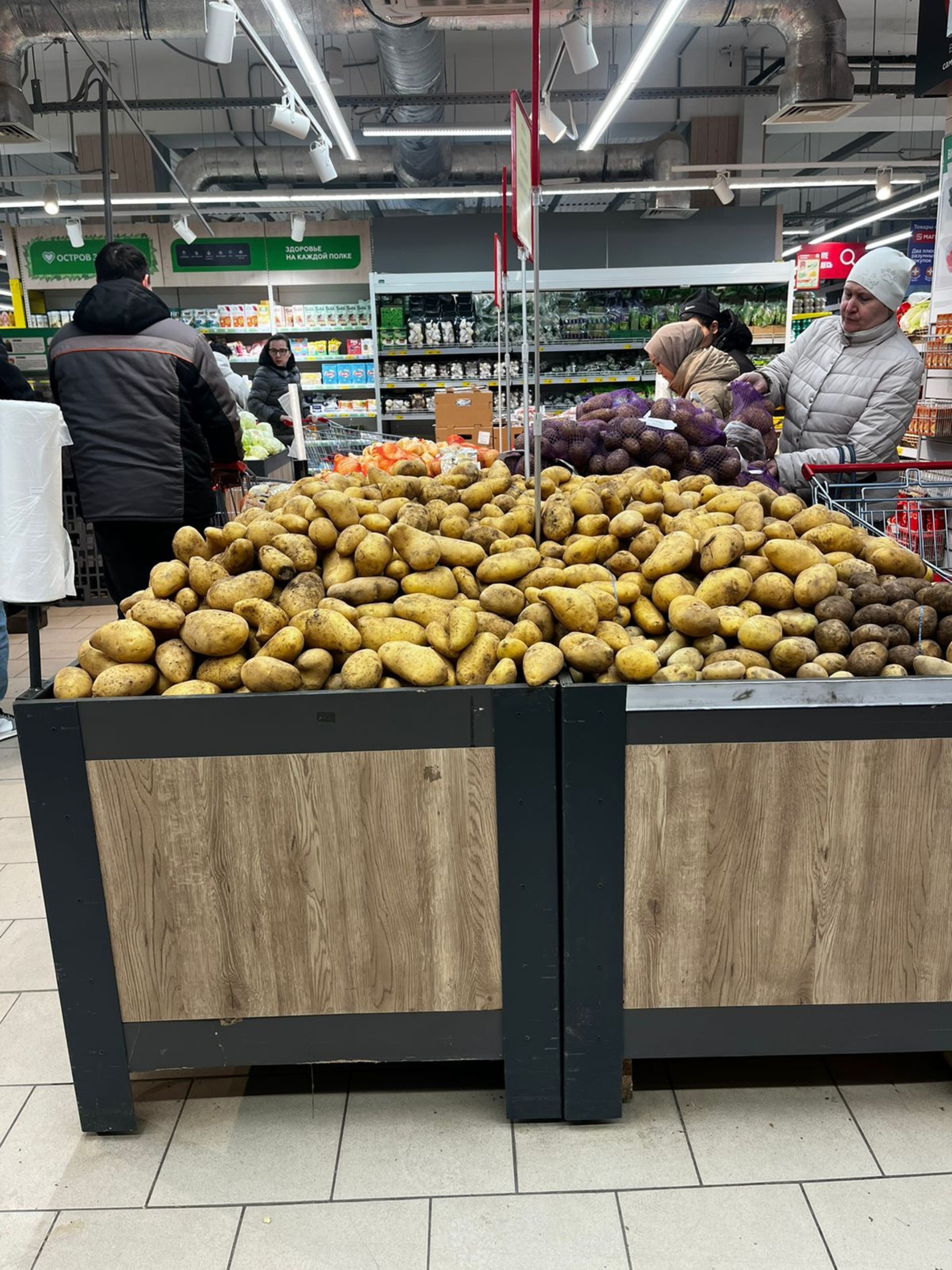 Магнит Семейный, сеть гипермаркетов, Ленинградский проспект, 15а, Новый  Уренгой — 2ГИС