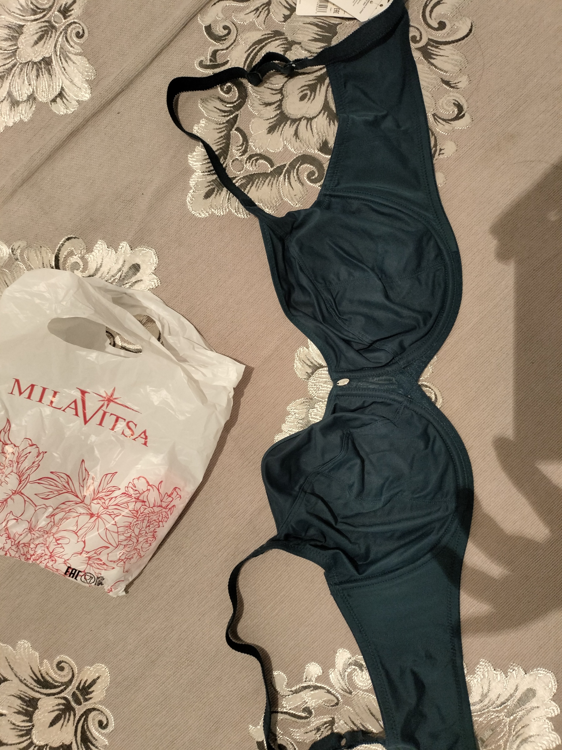 Мен ішкенмін, жыныстық қатынас туралы ештеңе есімде жоқ. Жасырын камера қыздарды дәретханада түсіреді